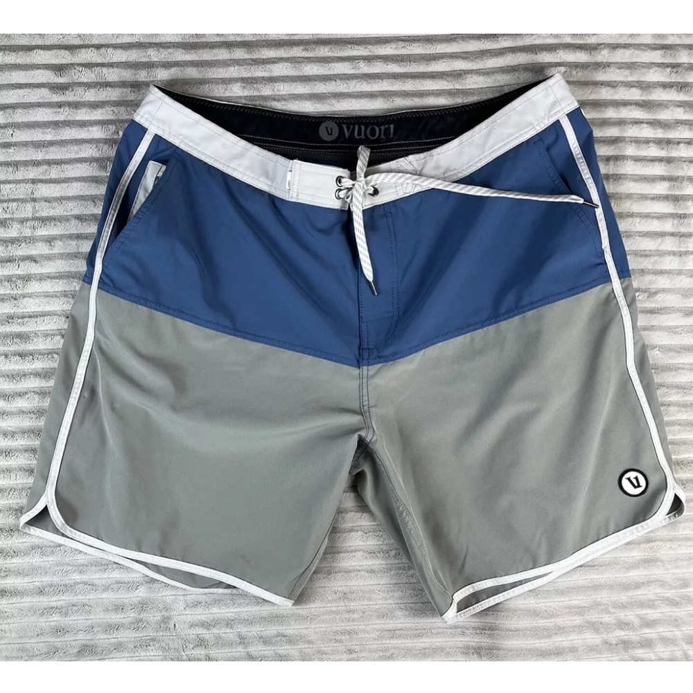 Vuori Cruise Board Shorts Performance Stretch Multicolor Stripe 38 Drawstring
